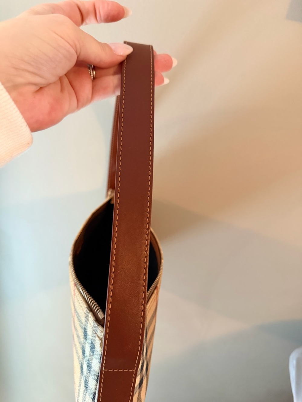 Burberry Haymarket Check Pochette shoulder bag. - Picture 7 of 9